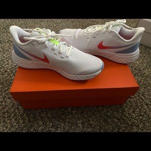 Brand new women’s nikes
